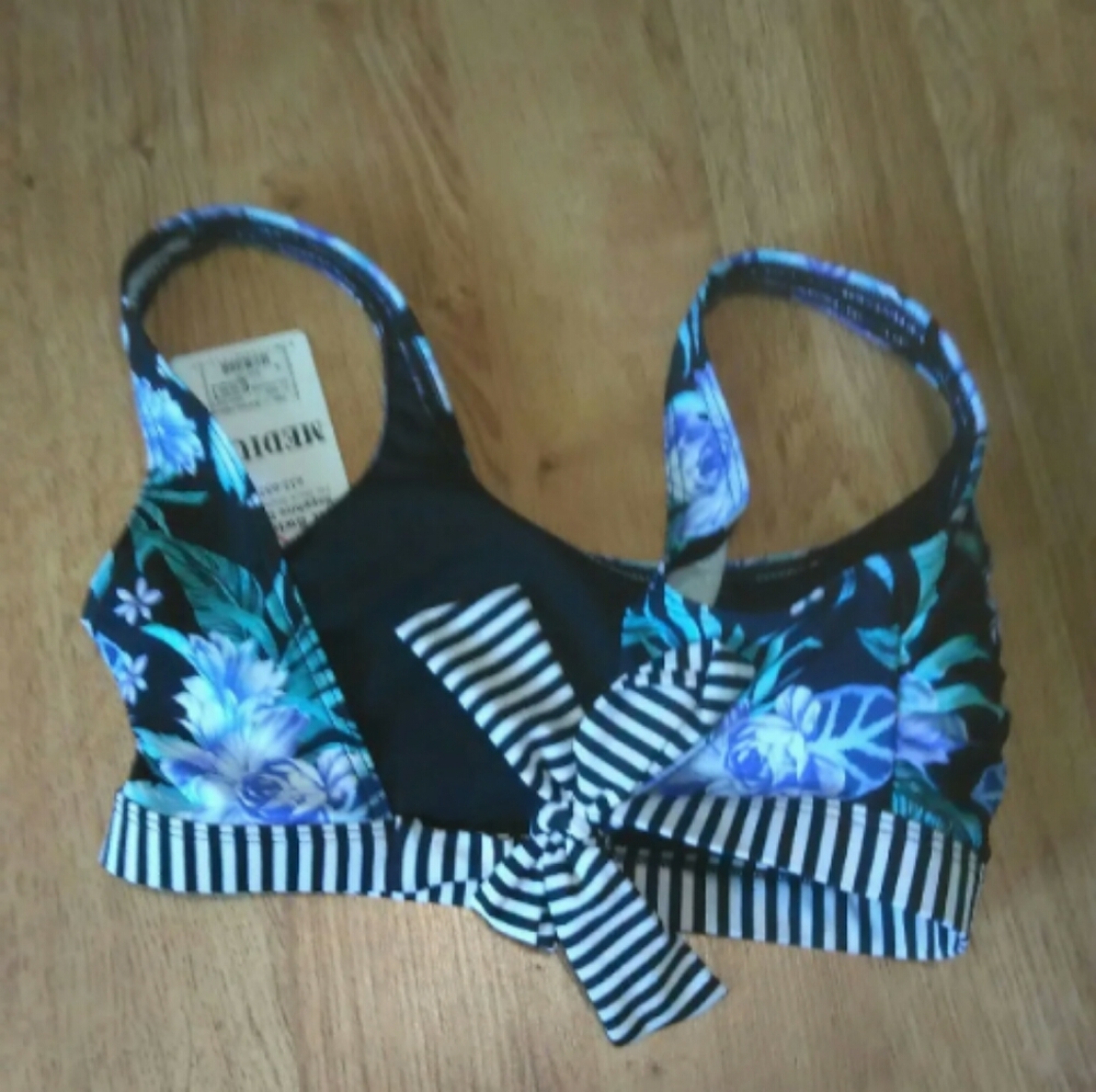 Bikini - Picture 2 of 4